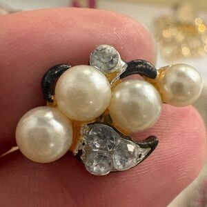 Small Pearl Brooch